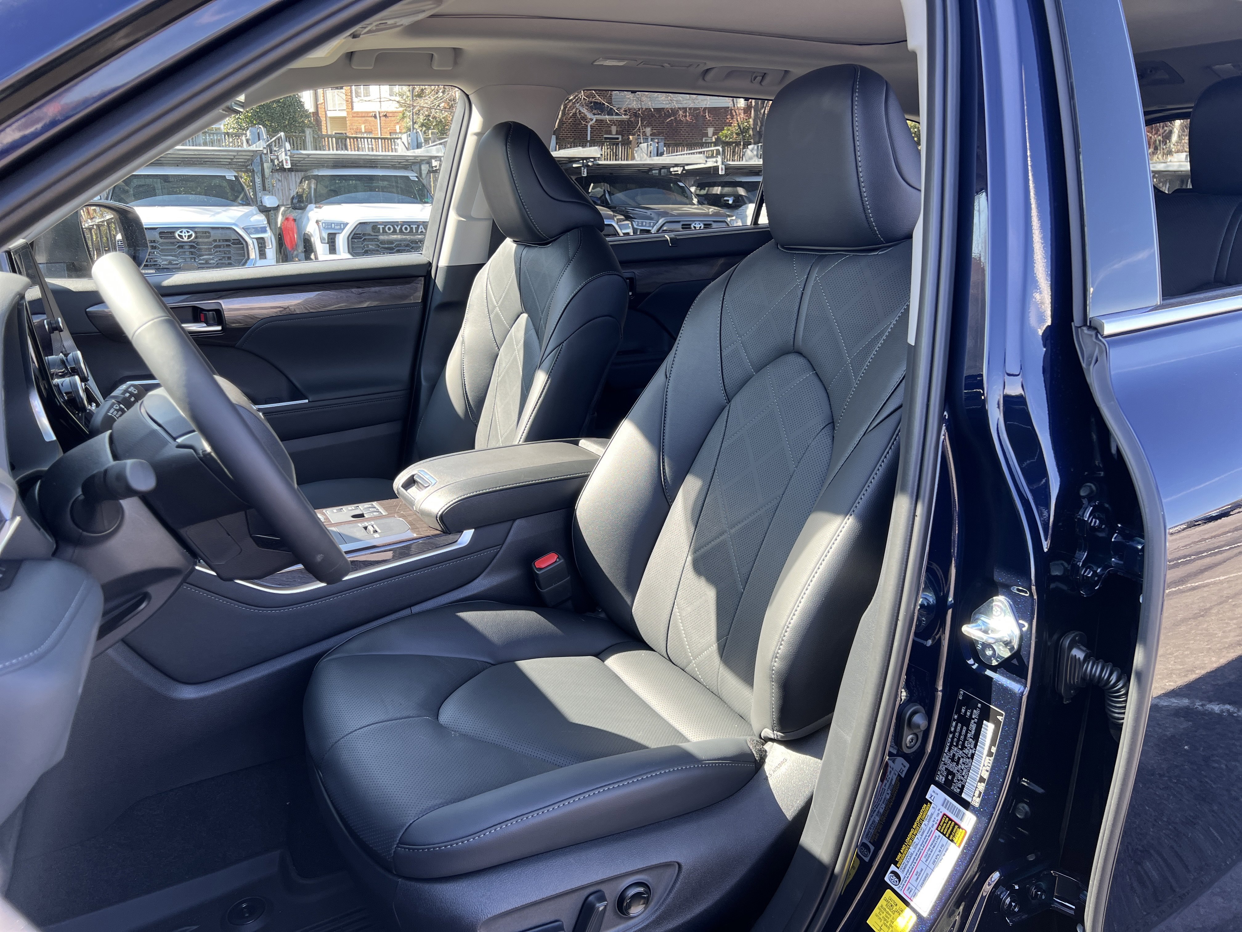 New 2026 Toyota Highlander Platinum image 14