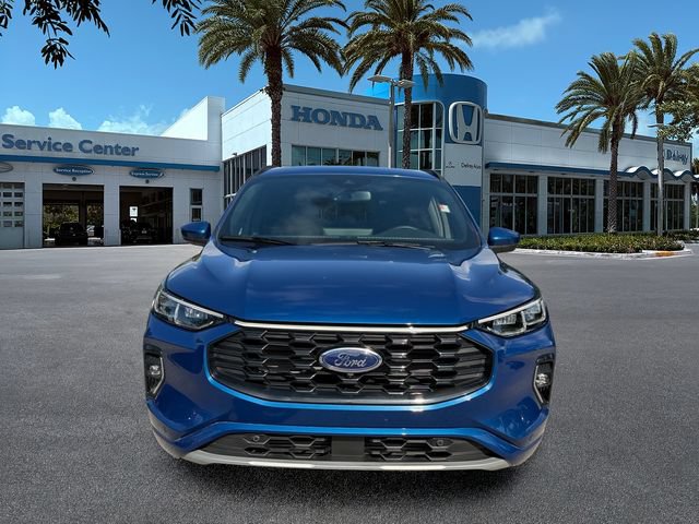 Used 2023 Ford Escape ST-Line Elite AWD/4WD image 3