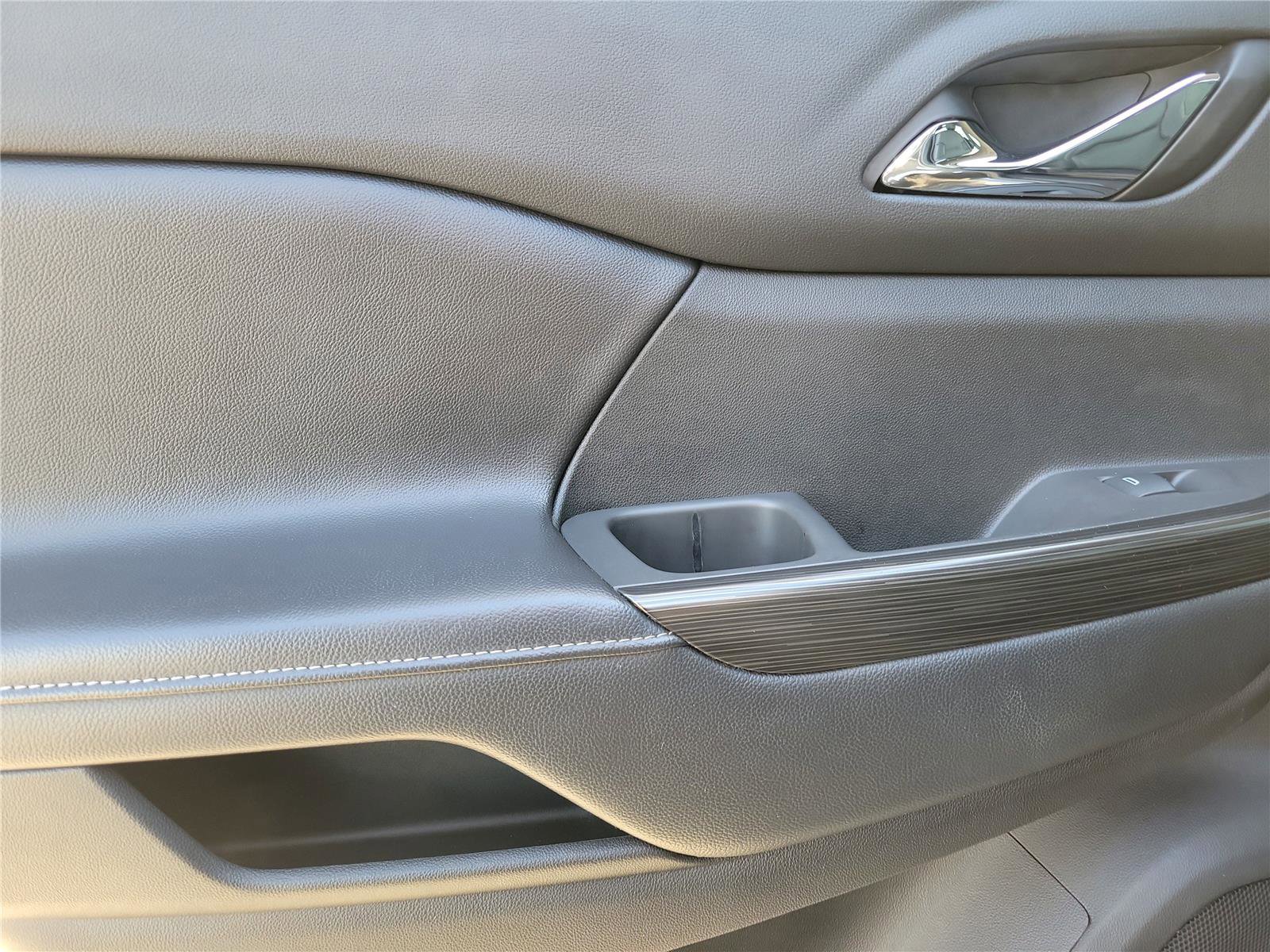 Used 2019 GMC Acadia SLT image 18