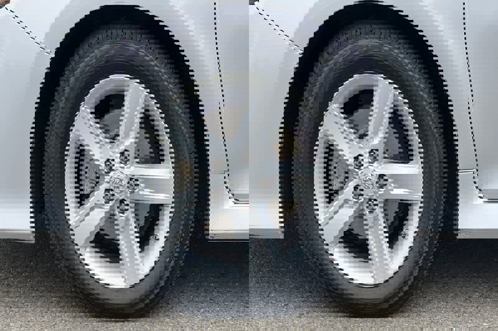 Used 2013 Toyota Camry SE w/ Convenience Pkg image 30