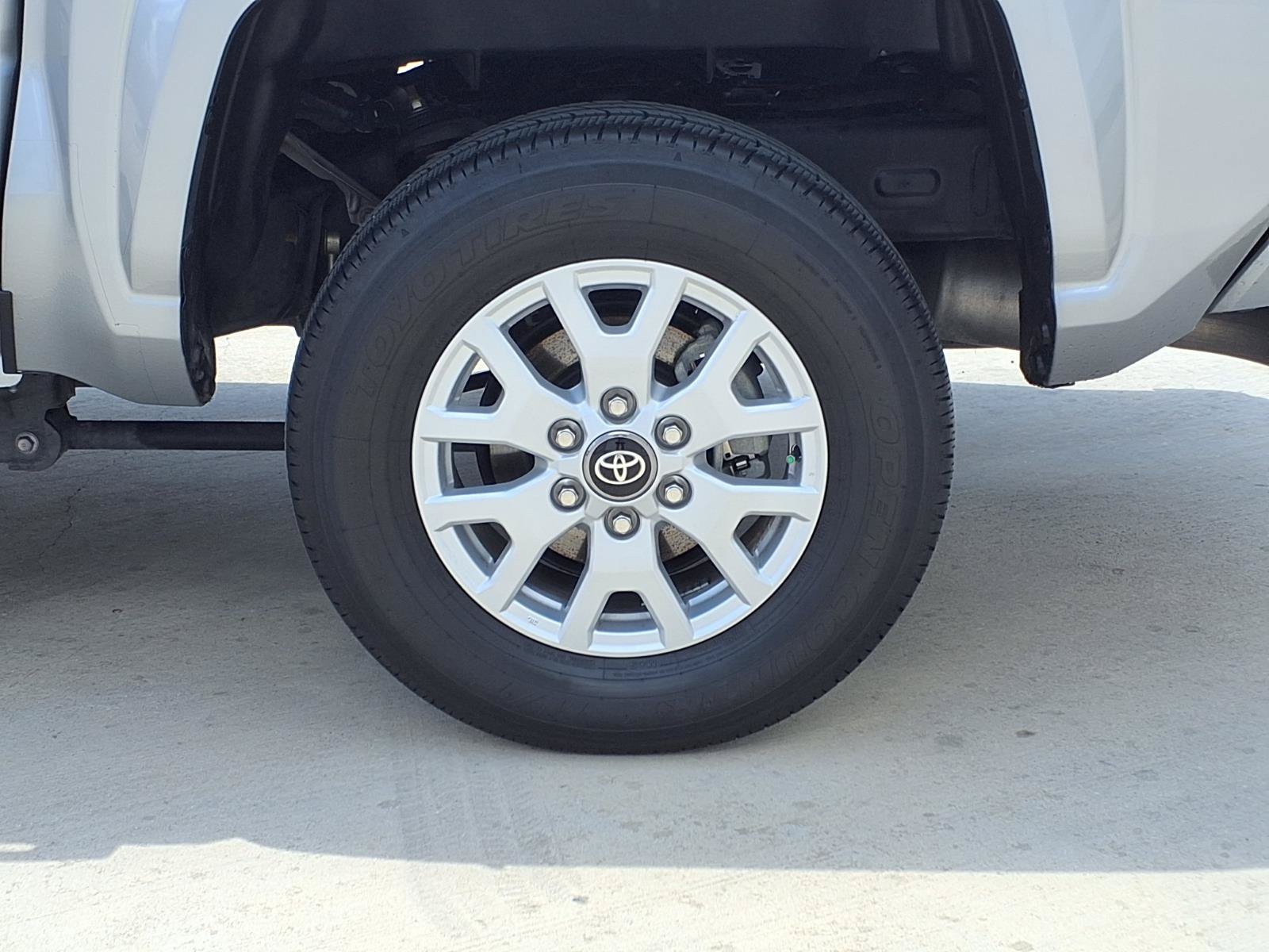 Certified 2025 Toyota Tacoma SR5 AWD/4WD image 9