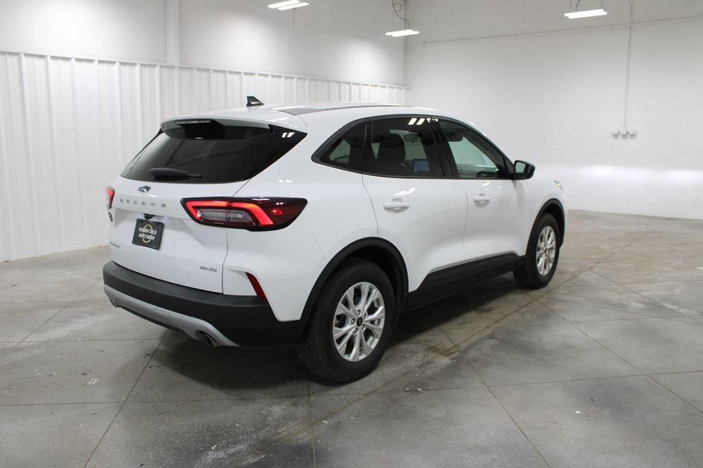 Used 2025 Ford Escape Active AWD/4WD image 9