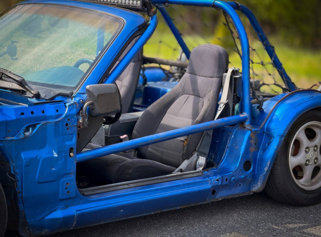 Used 1995 MAZDA MX-5 Miata RWD image 3