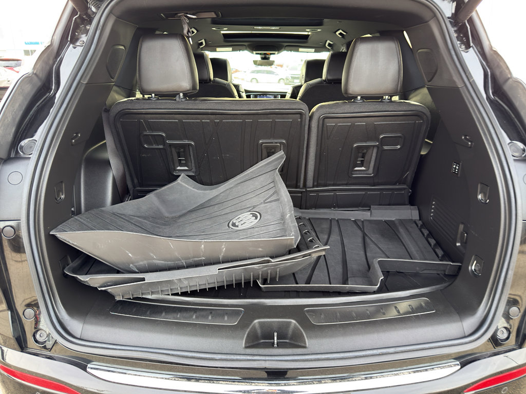 Used 2023 Buick Enclave Avenir w/ Avenir Technology Package image 38