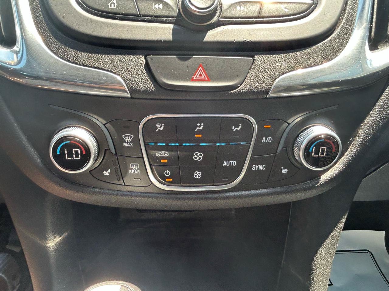 Used 2019 Chevrolet Equinox LT w/ Driver Convenience Package FWD image 24