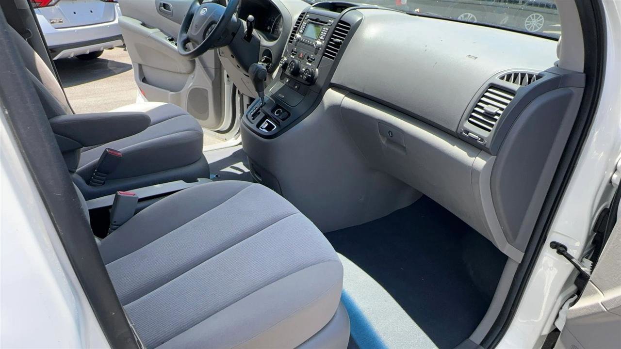 Used 2009 Kia Sedona LX FWD image 28