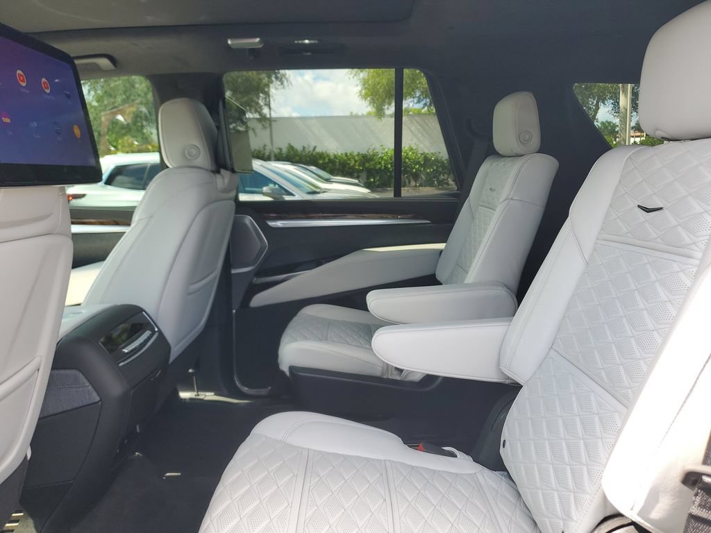 Certified 2026 Cadillac Escalade Platinum Sport w/ LPO, ONYX Package AWD/4WD image 14