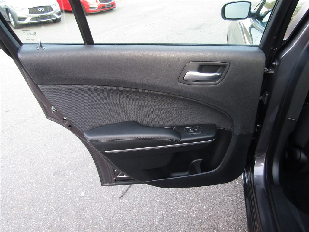 Used 2015 Dodge Charger SE w/ Sport Appearance Group image 22