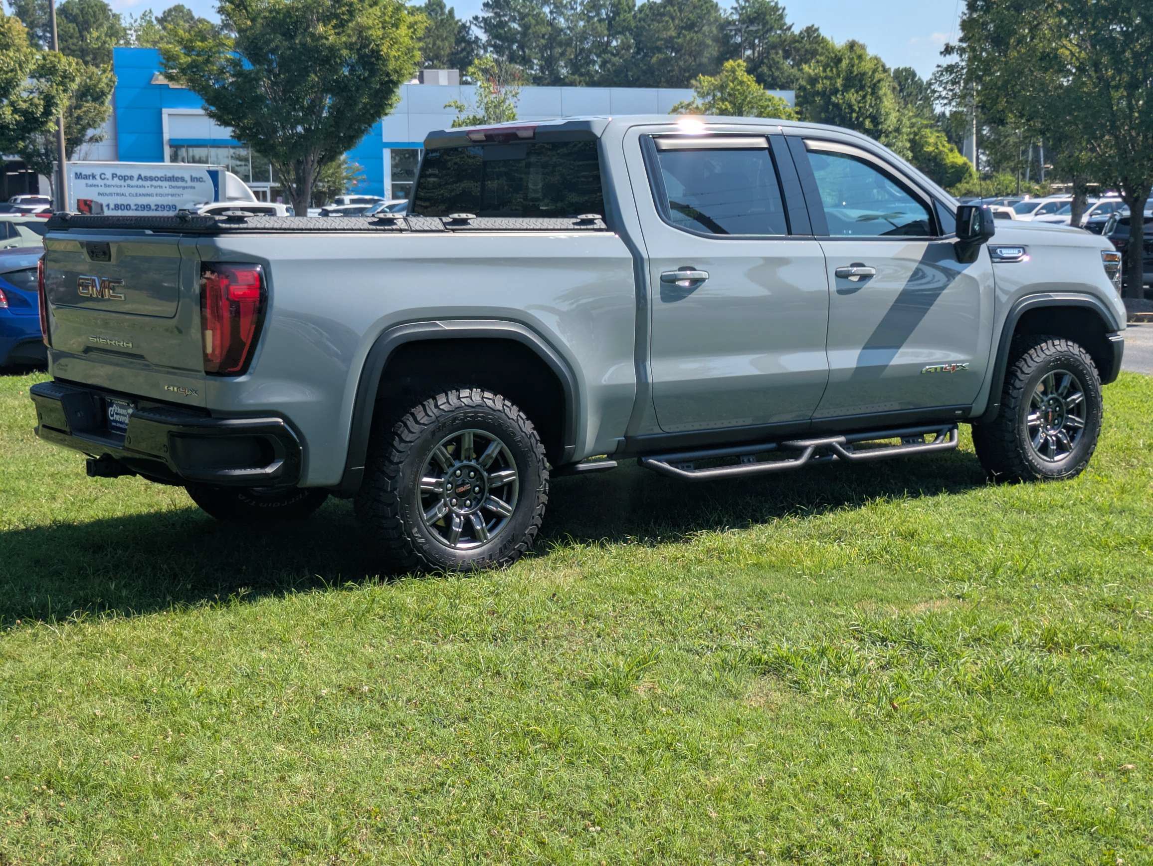 Used 2025 GMC Sierra 1500 AT4X AWD/4WD image 4