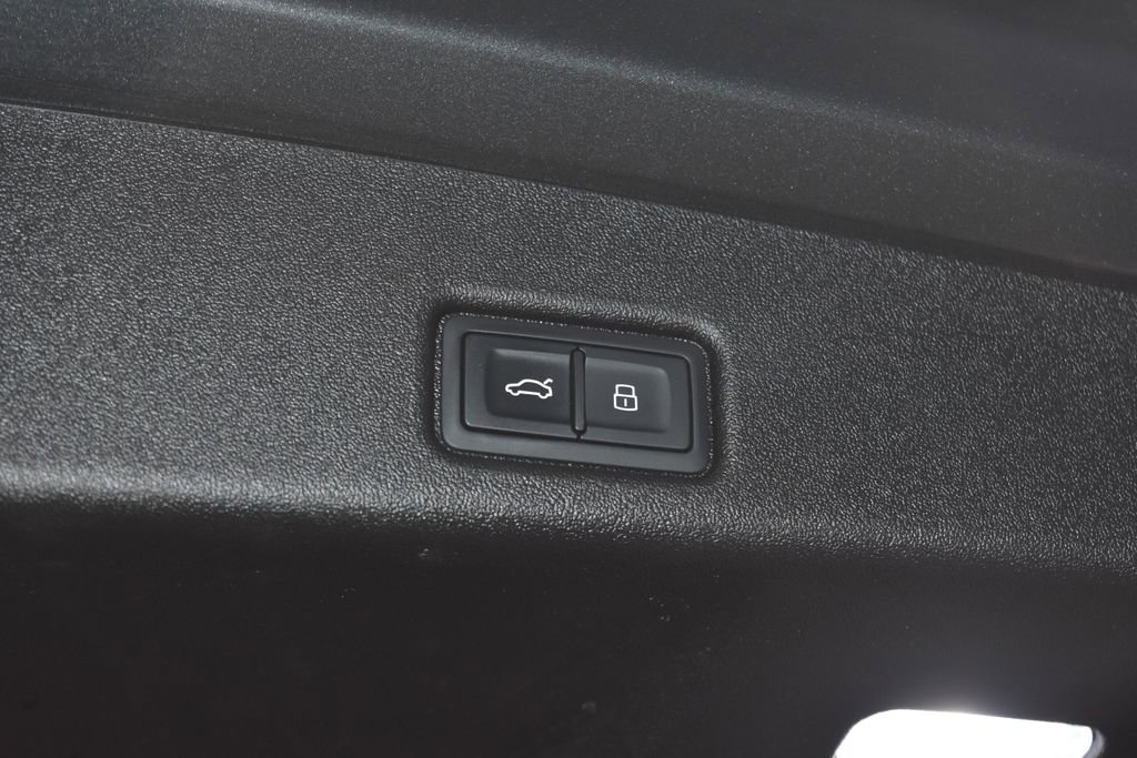 Certified 2025 Audi Q5 Premium w/ Convenience Package image 27