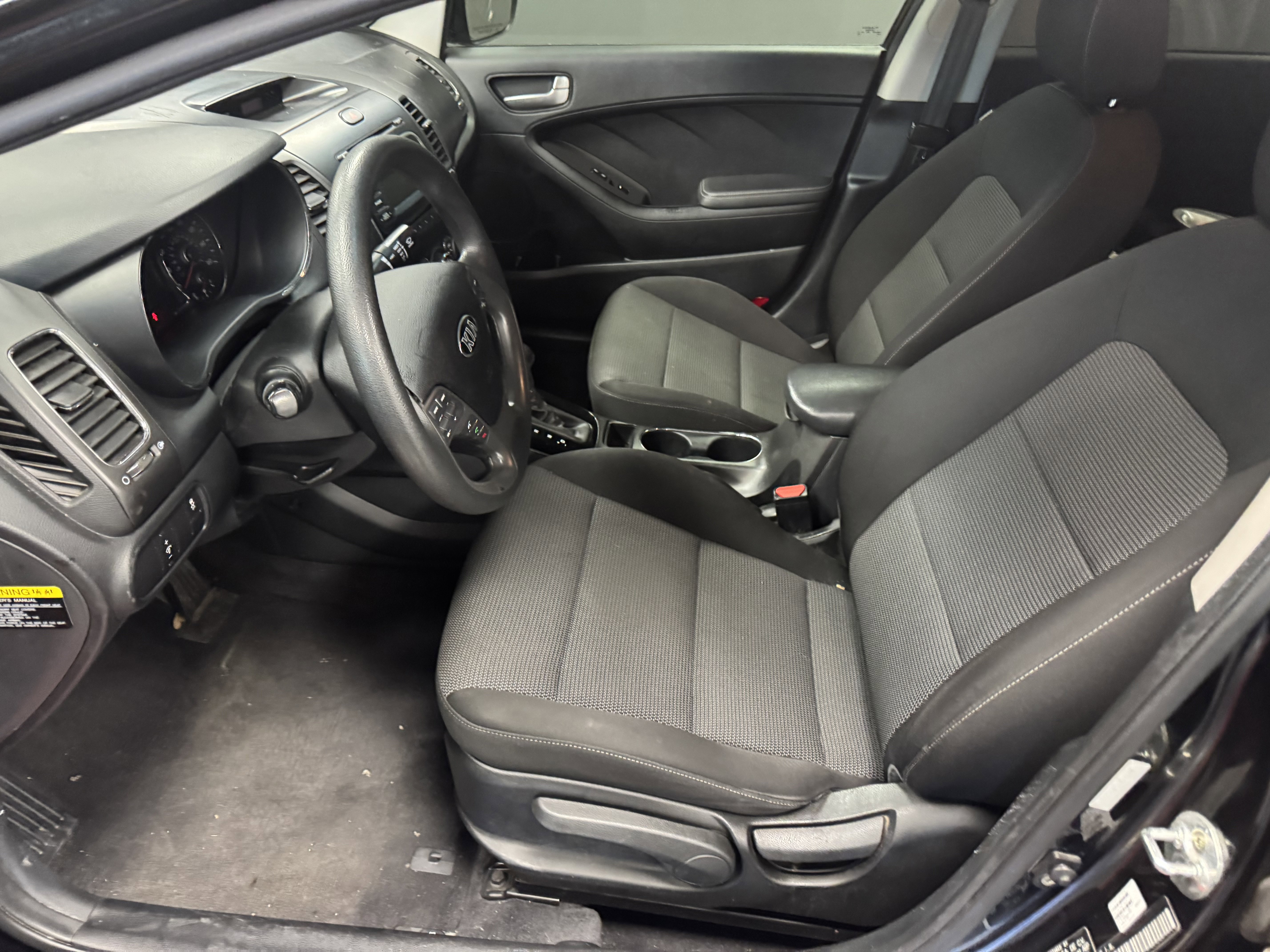 Used 2018 Kia Forte LX image 9