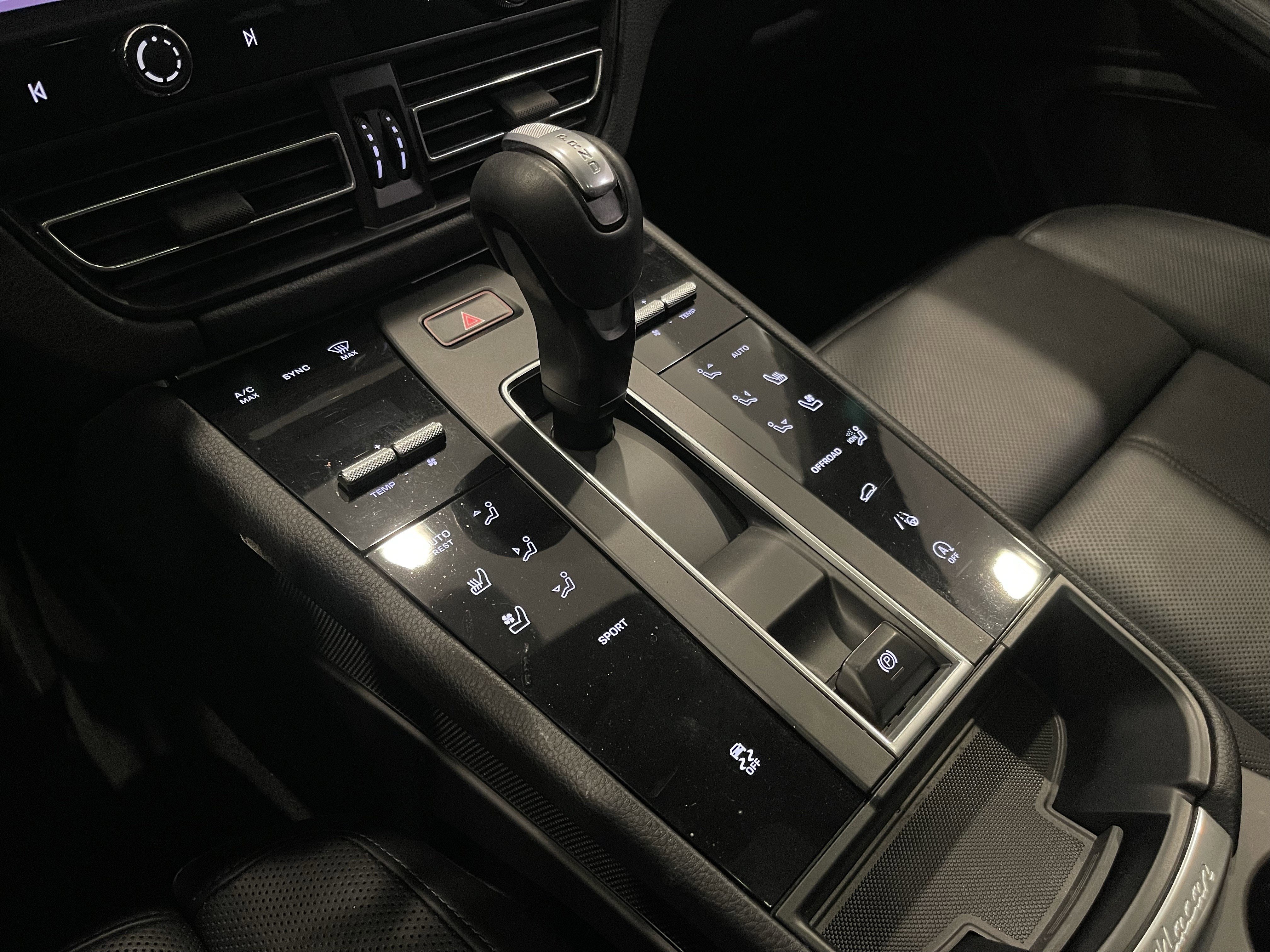 Used 2022 Porsche Macan image 19