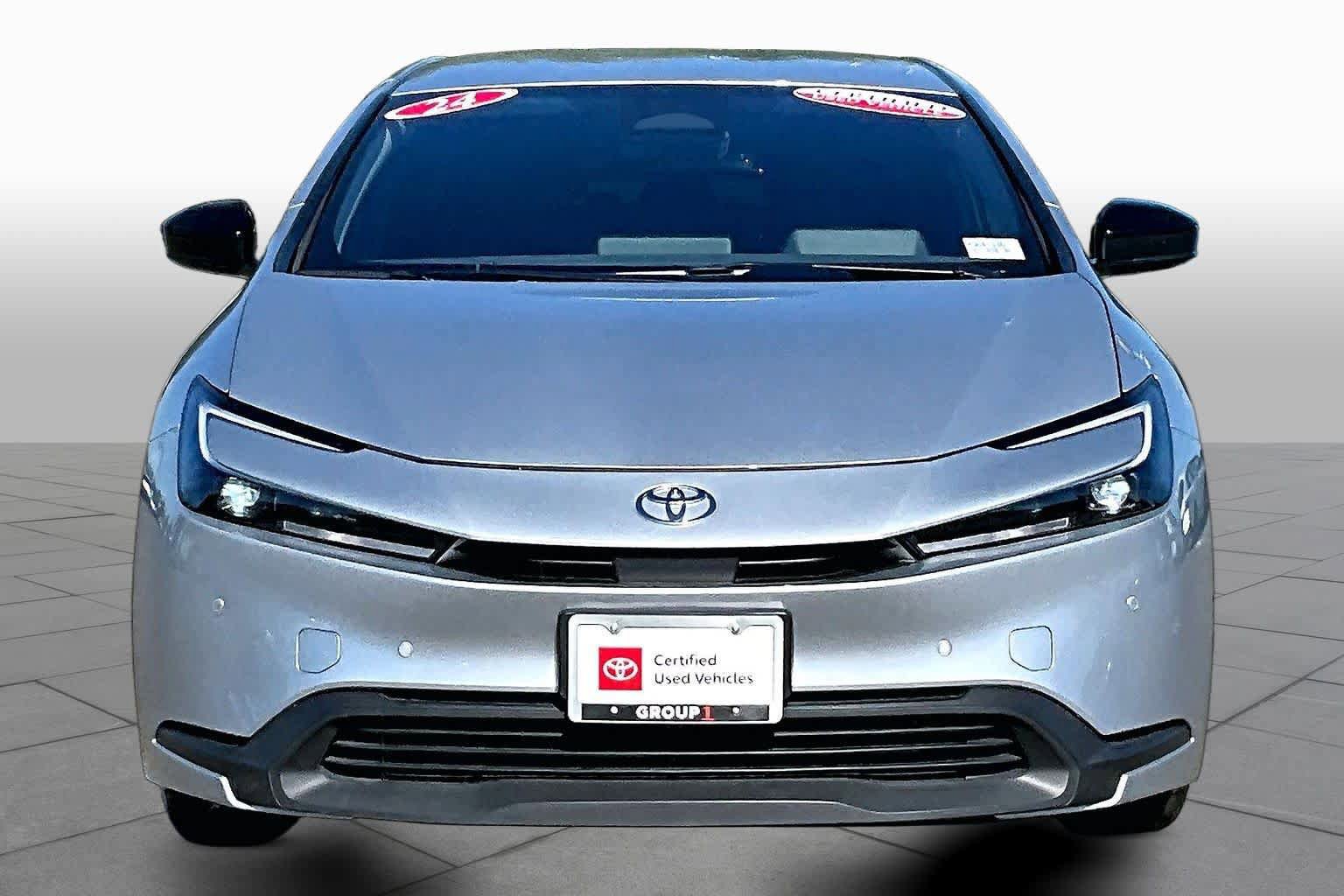 Used 2024 Toyota Prius LE FWD image 3