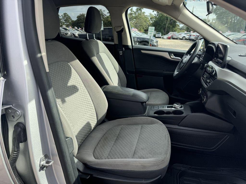 Used 2020 Ford Escape SE image 14