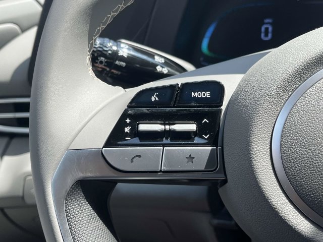 Used 2025 Hyundai Elantra Sport FWD image 18