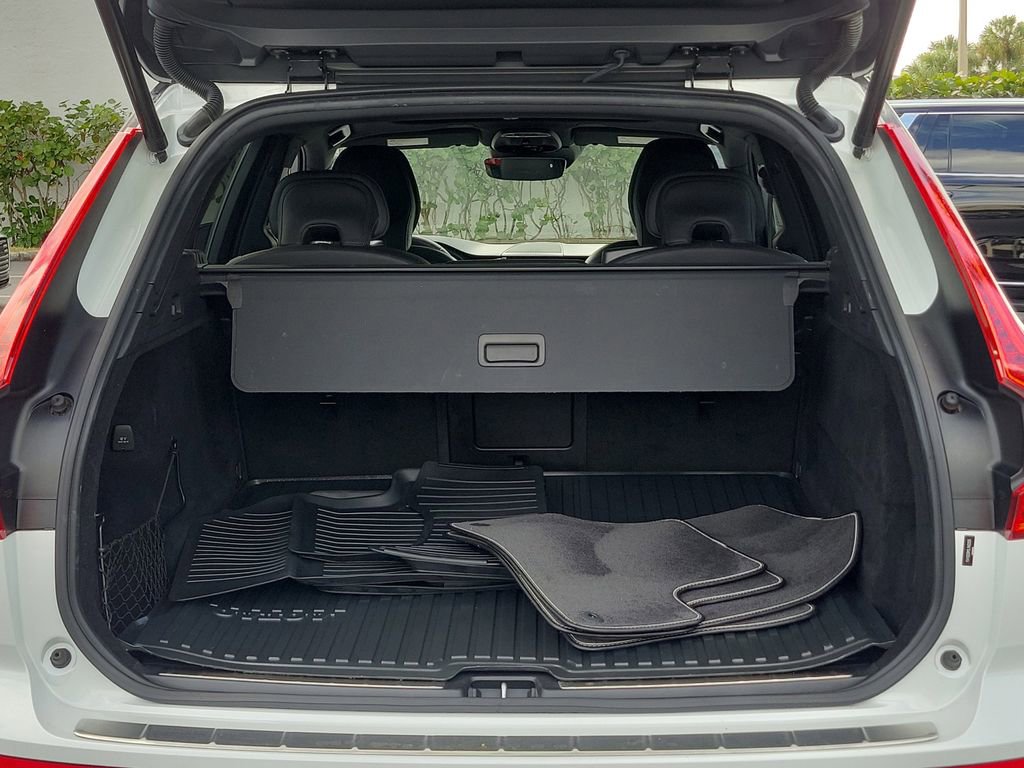 Used 2020 Volvo XC60 T5 R-Design w/ Protection Package Premier image 9