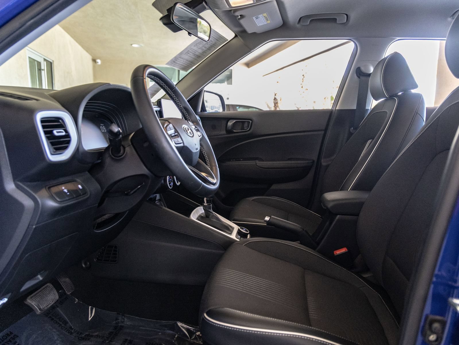 Used 2023 Hyundai Venue Limited FWD image 14