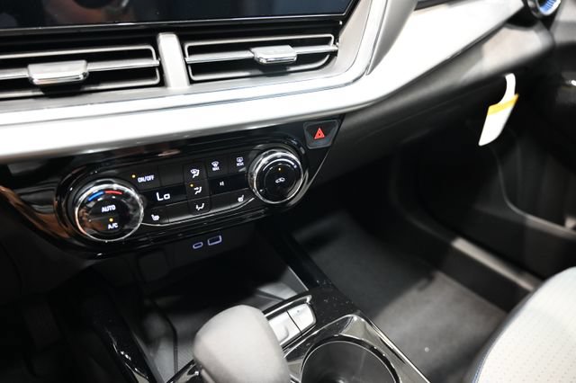 New 2026 Chevrolet Trax LT w/ Sunroof Package FWD image 17