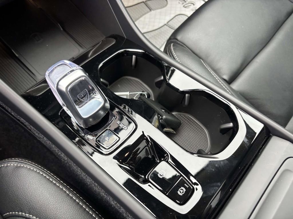 New 2026 Volvo XC40 B5 Plus w/ Protection Package Premier image 23