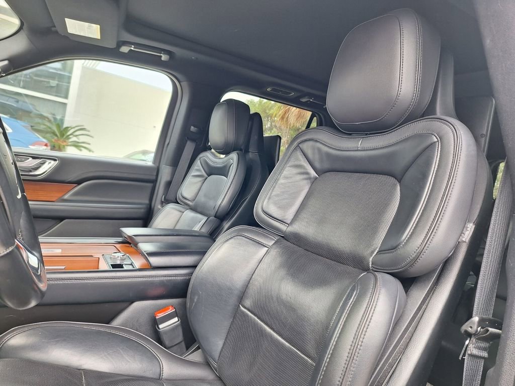 Used 2018 Lincoln Navigator L Reserve w/ Technology Package image 11