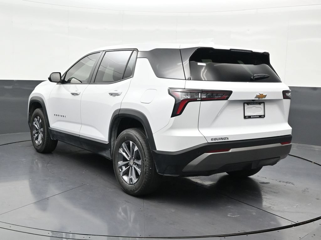 Used 2026 Chevrolet Equinox LT AWD/4WD image 3