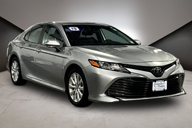 Used 2019 Toyota Camry LE w/ Convenience Package FWD image 3