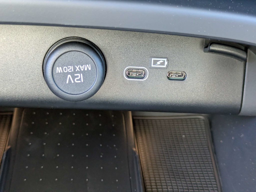 New 2026 Volvo XC40 B5 Core AWD/4WD image 25