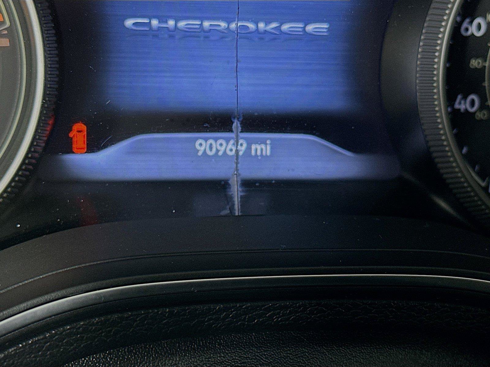 Used 2022 Jeep Cherokee Latitude Lux w/ Mopar Interior Package AWD/4WD image 18