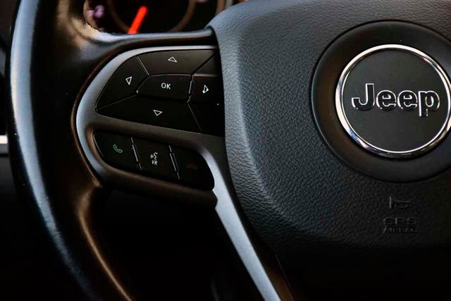 Used 2020 Jeep Cherokee Latitude w/ Cold Weather Group image 18