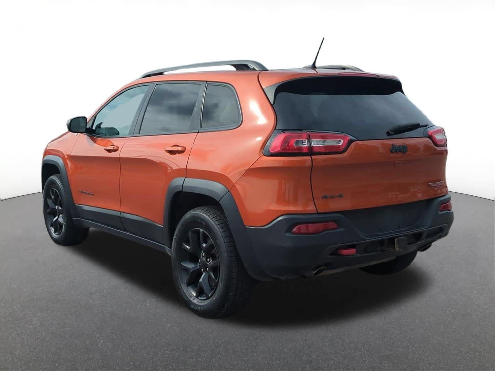 Used 2015 Jeep Cherokee Trailhawk w/ Comfort/Convenience Group AWD/4WD image 4