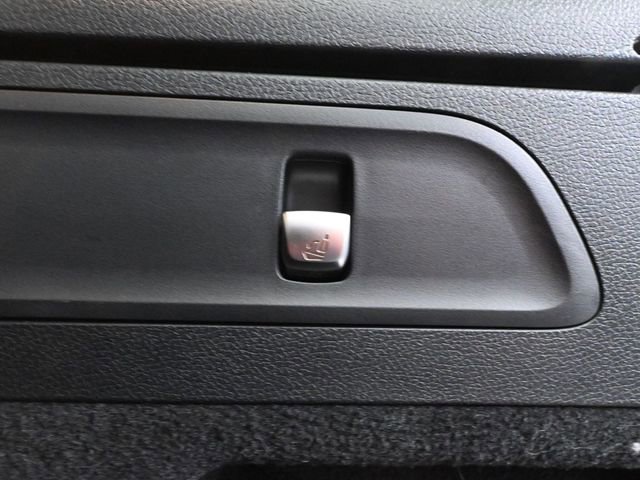 Used 2021 Mercedes-Benz GLC 300 4MATIC image 43