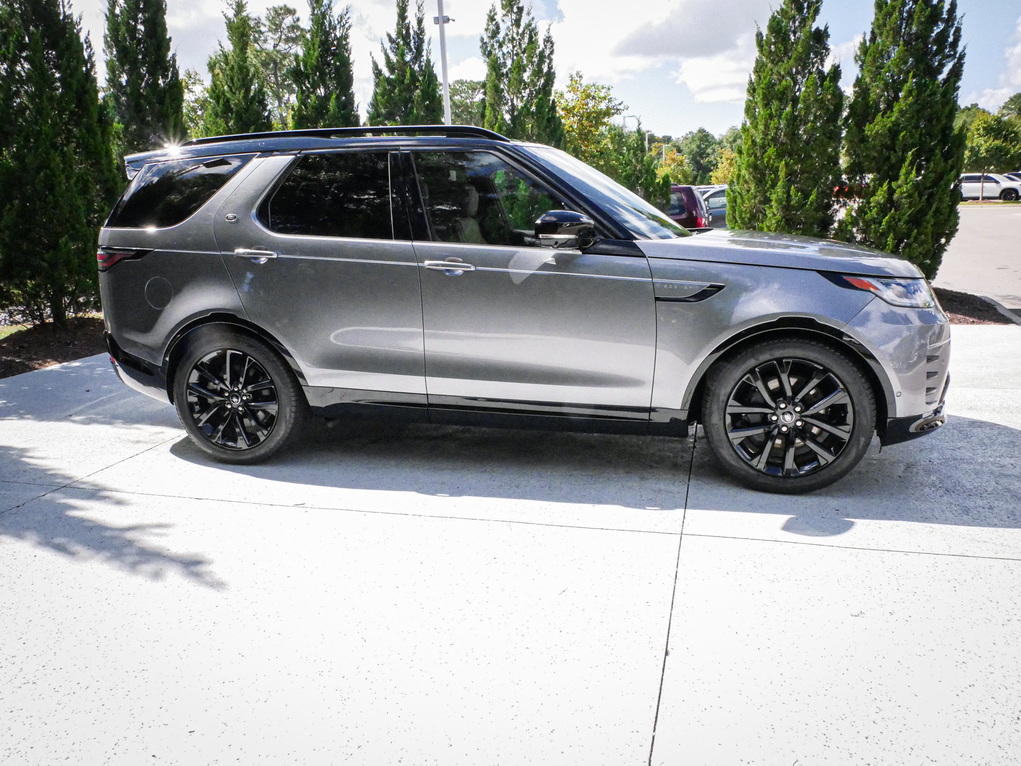 Used 2026 Land Rover Discovery Limited Edition AWD/4WD image 11