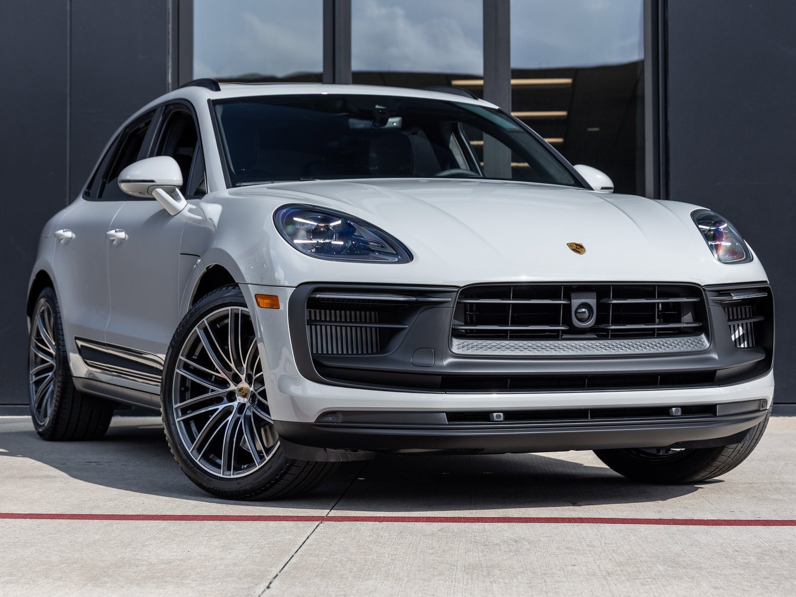 New 2026 Porsche Macan GTS image 6