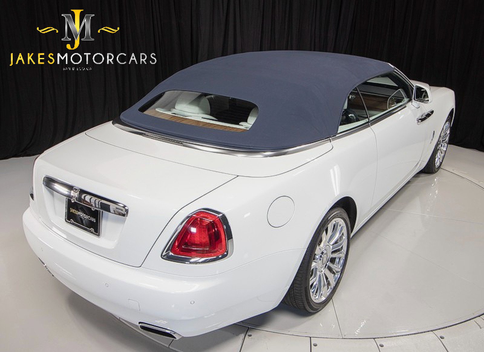 Used 2020 Rolls-Royce Dawn RWD image 12
