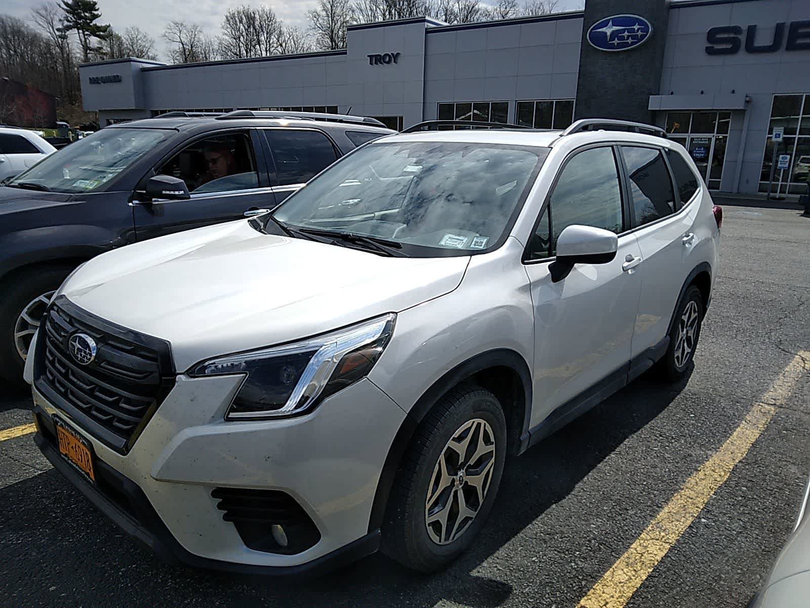 Certified 2023 Subaru Forester Premium AWD/4WD image 1