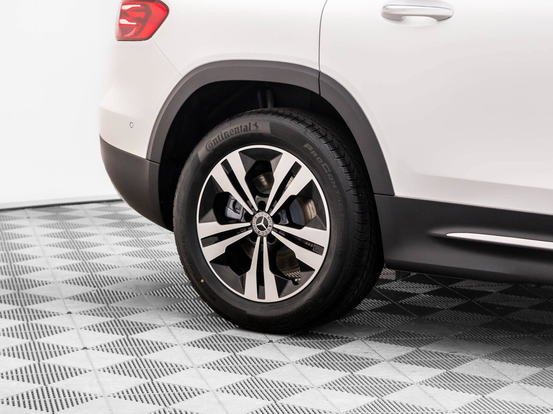 New 2026 Mercedes-Benz GLB 250 4MATIC image 34