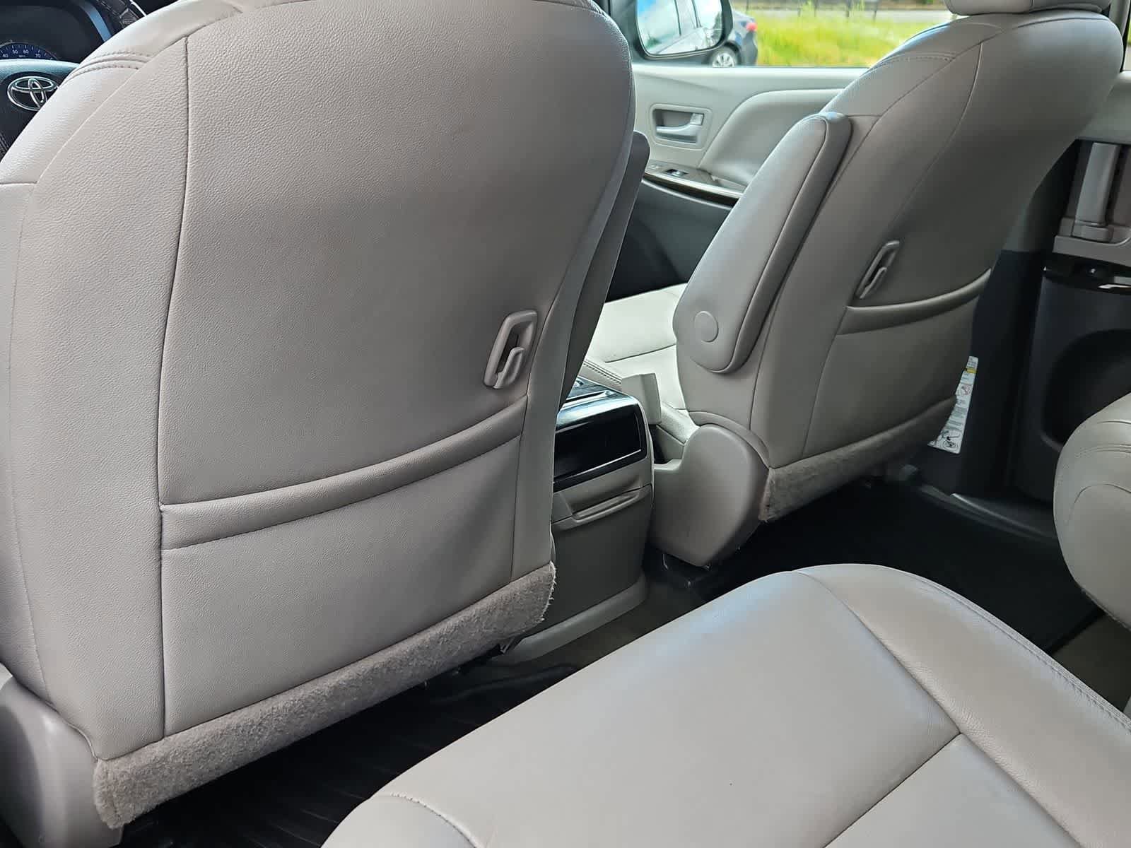 Used 2017 Toyota Sienna XLE AWD/4WD image 18