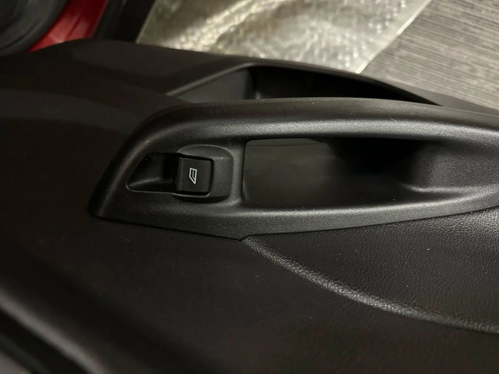 Used 2014 Ford Focus SE w/ SE Sport Package image 41