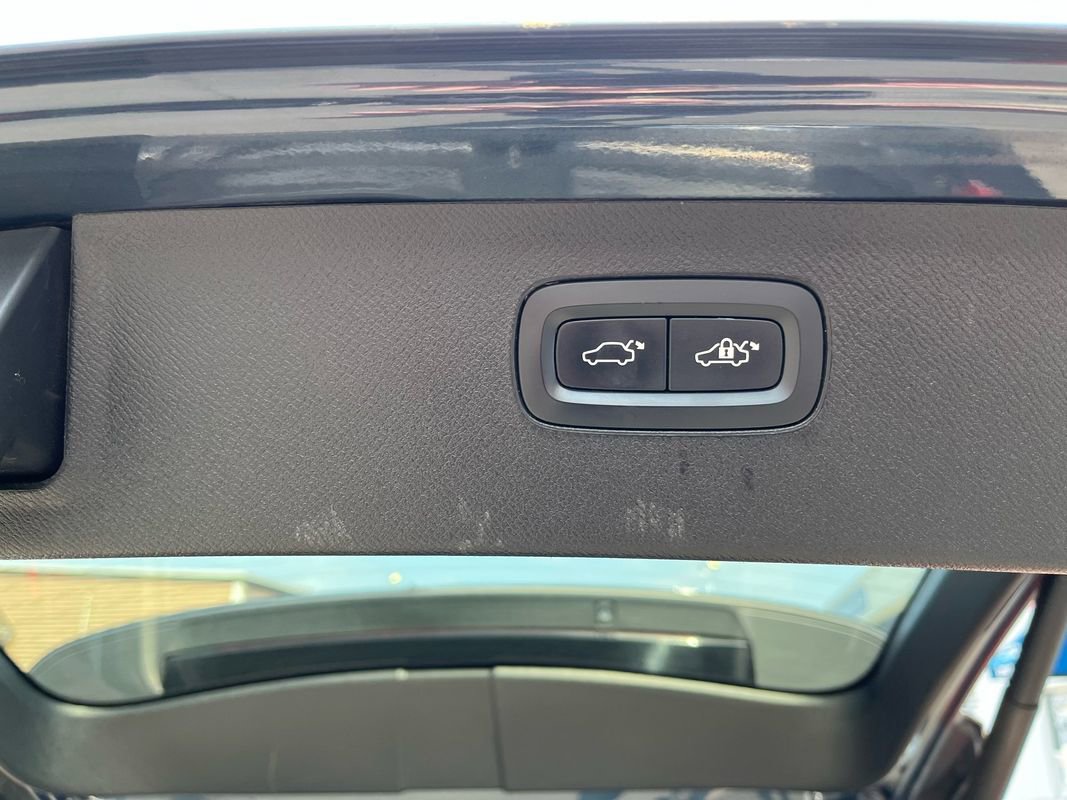Used 2020 Volvo XC90 T6 Momentum w/ Protection Package Premier image 27
