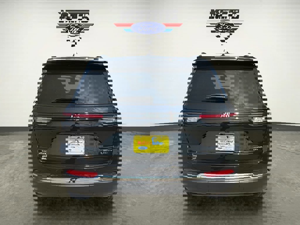 Used 2023 Jeep Grand Cherokee Laredo image 4