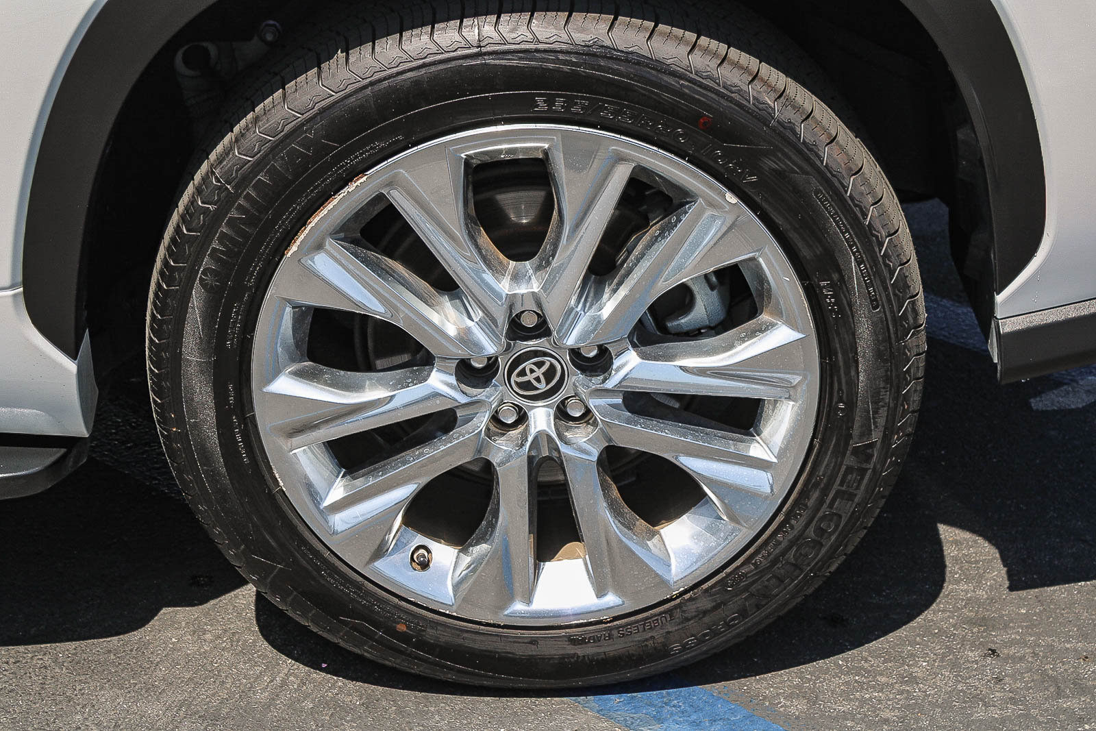 Used 2023 Toyota Highlander Limited FWD image 12