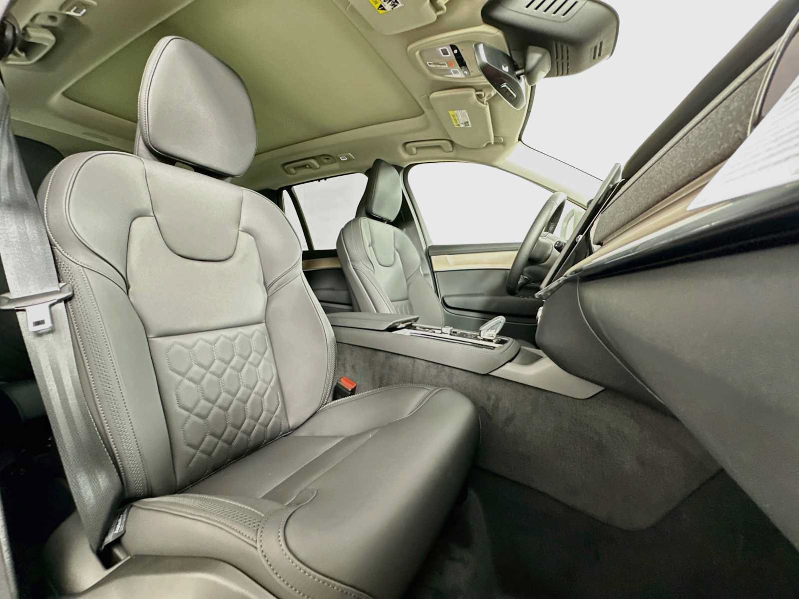 New 2027 Volvo XC90 B5 Plus AWD/4WD image 27