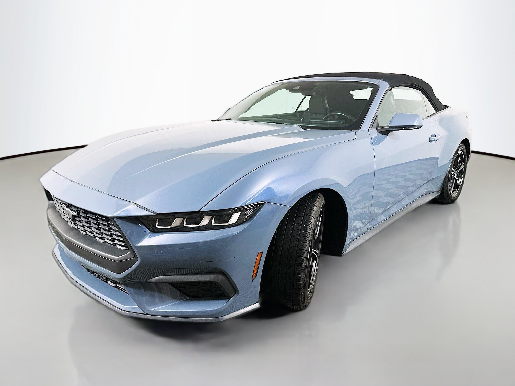 Used 2024 Ford Mustang Convertible RWD image 3