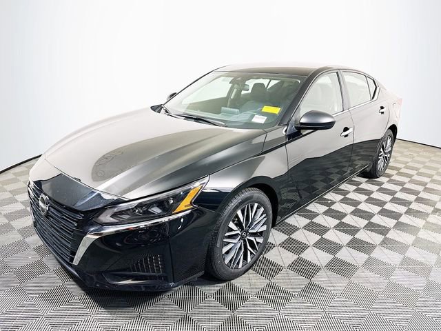 Used 2024 Nissan Altima 2.5 SV image 4