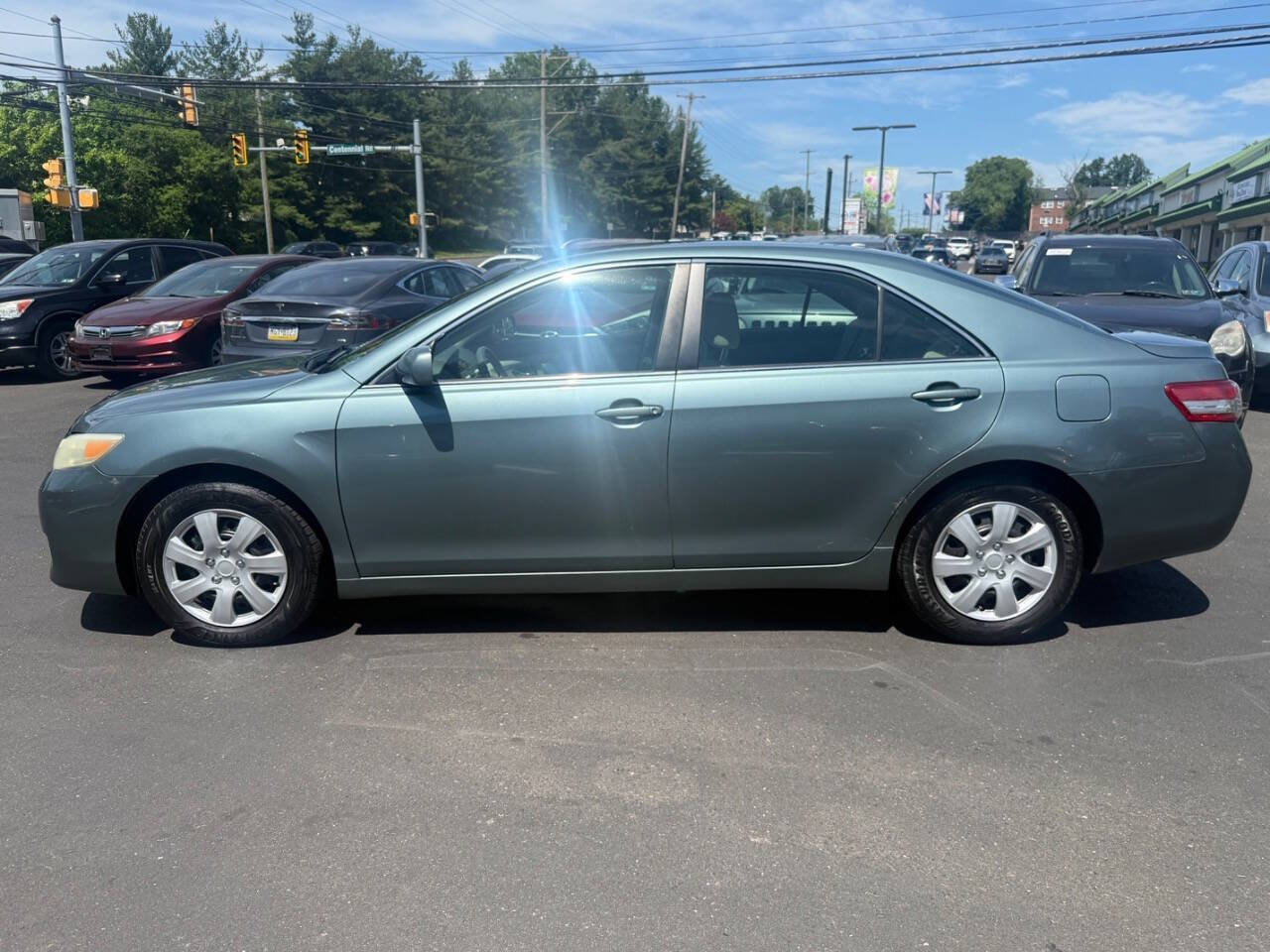 Used 2010 Toyota Camry LE FWD image 6