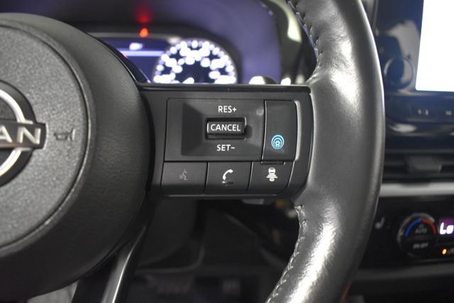 Used 2022 Nissan Pathfinder SL w/ SL Black Package AWD/4WD image 17