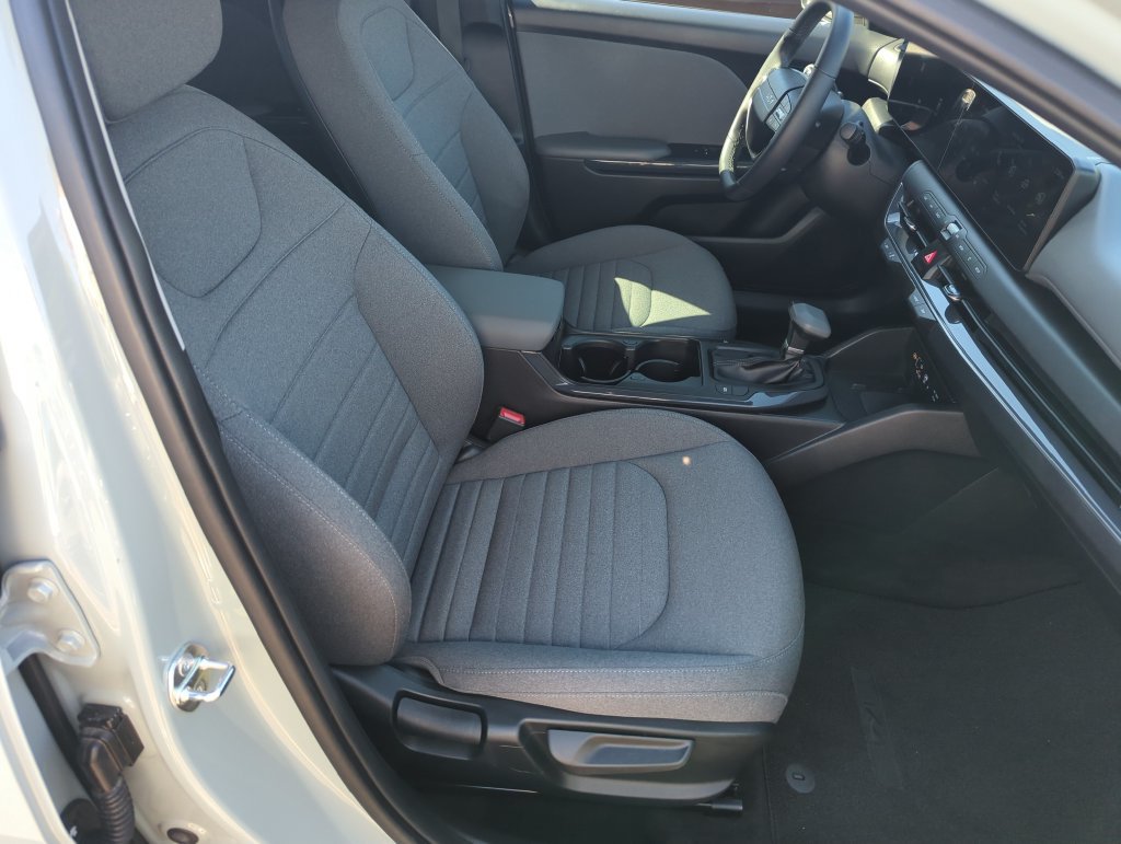 Used 2025 Kia K4 EX FWD image 35