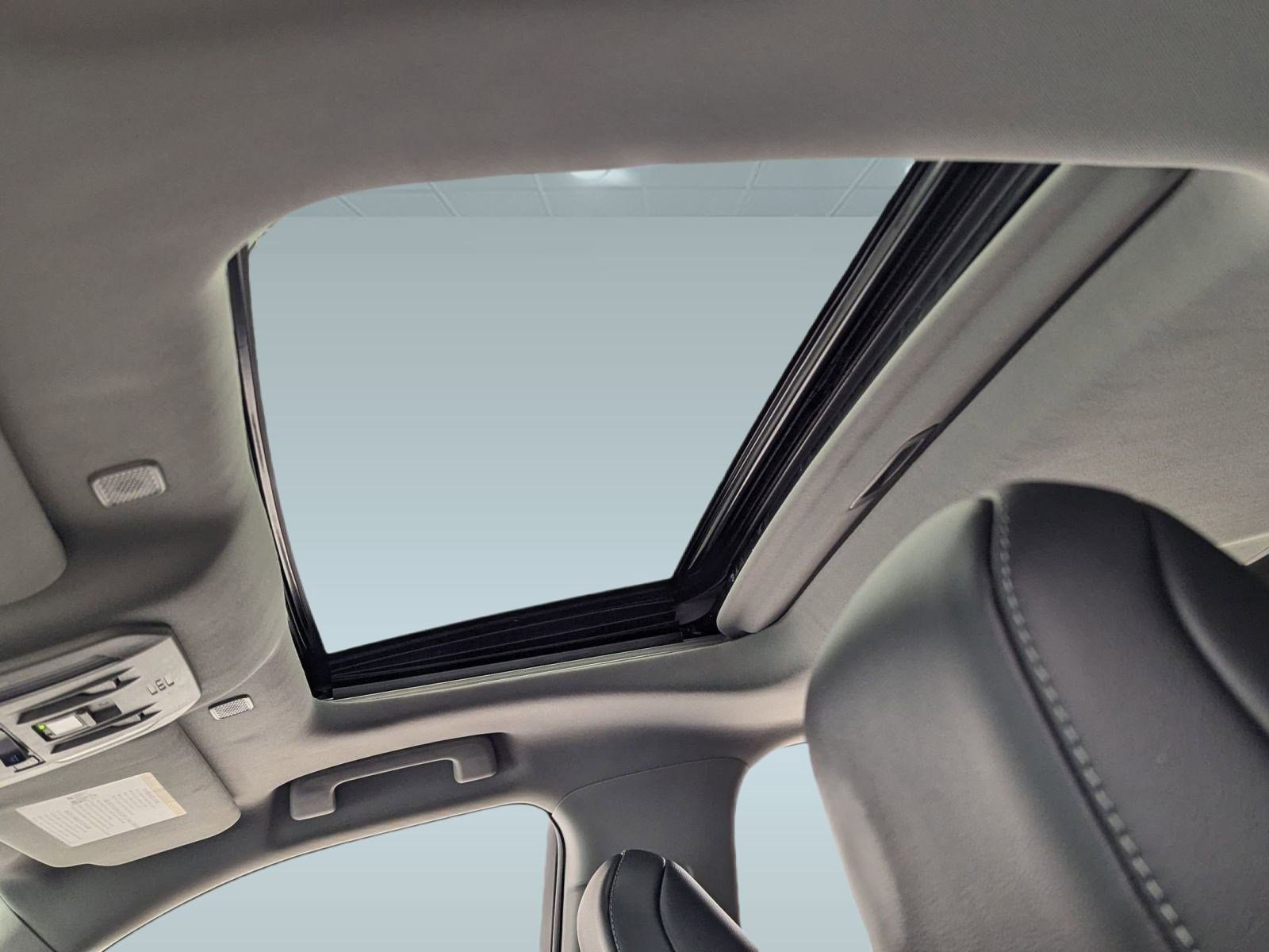 Used 2023 Toyota Highlander Limited image 12