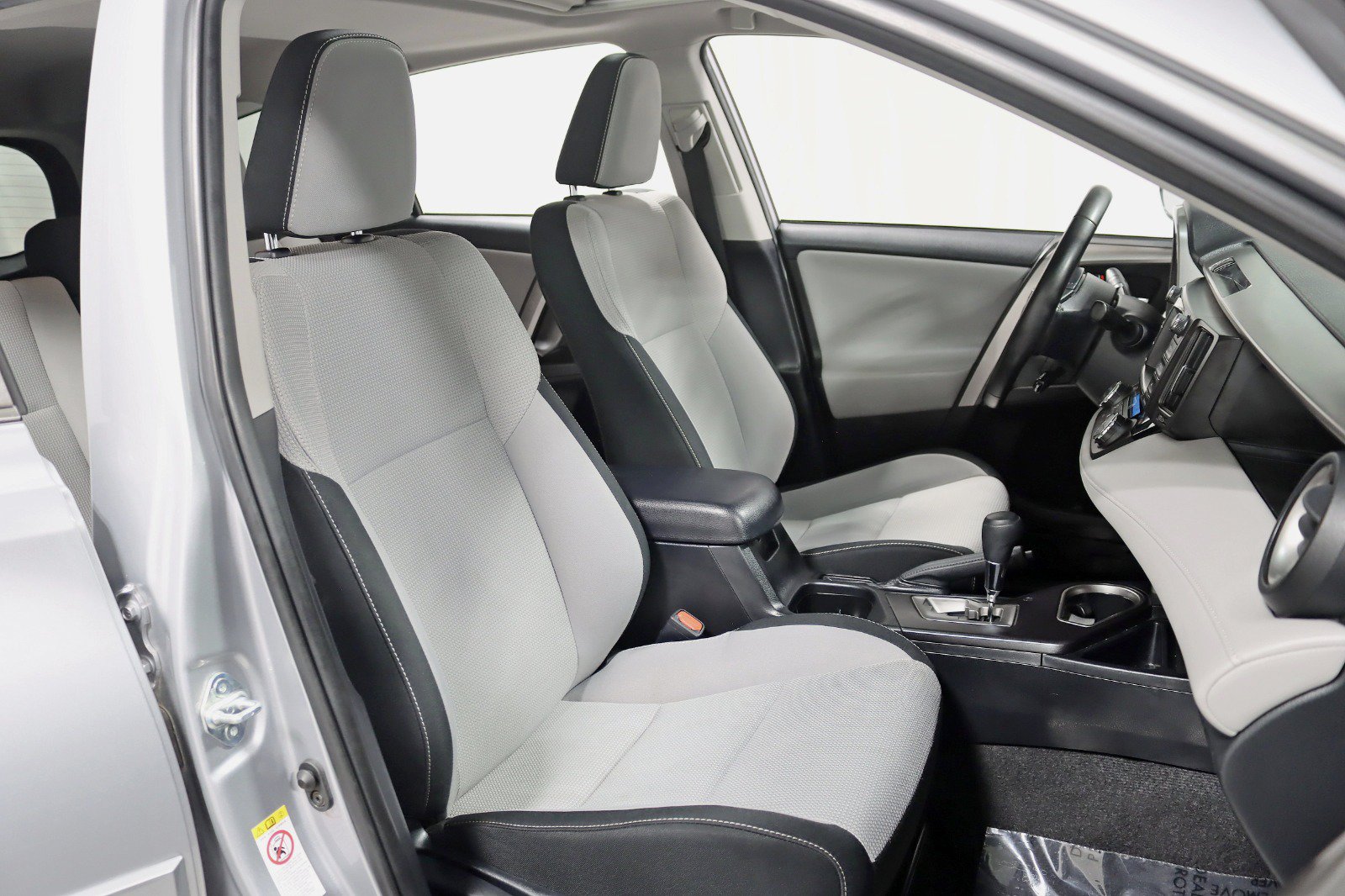 Used 2018 Toyota RAV4 XLE w/ Plus Extra Value Package AWD/4WD image 23