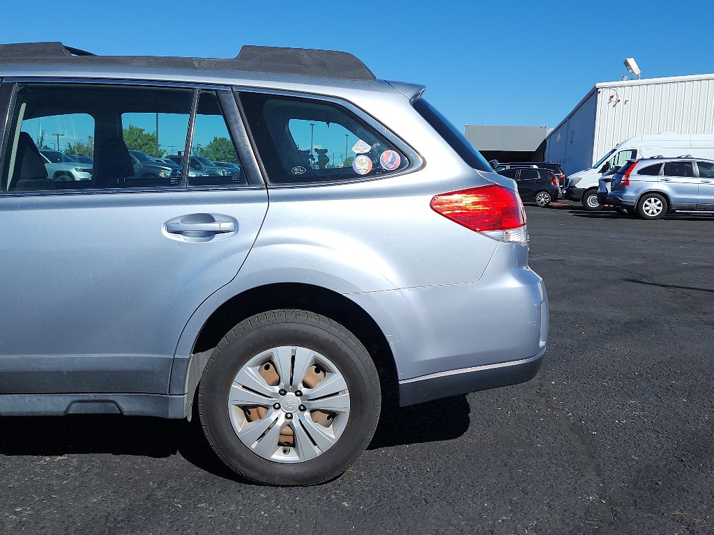 Used 2013 Subaru Outback 2.5i AWD/4WD image 9